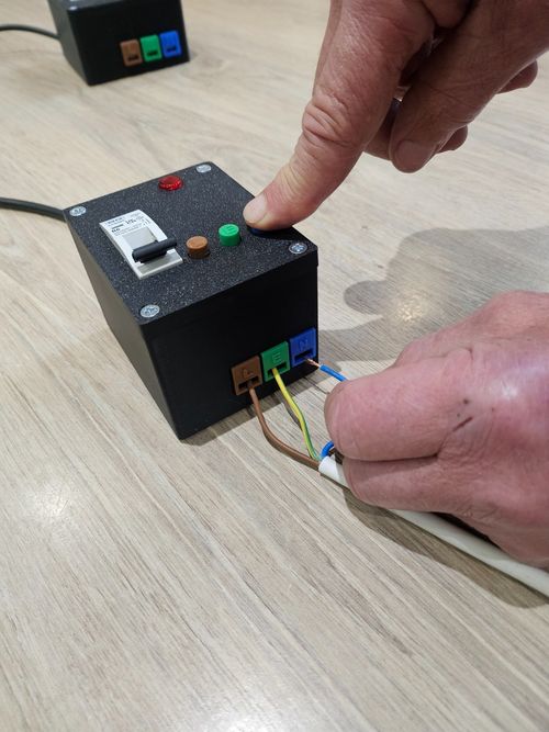 Safe Block  Quick Test with 6A MCB PROTECTION Mains Bare Wire Connector — image 3