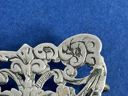 NICE ANTIQUE EDWARDIAN SOLID SILVER NURSES BELT BUCKLE — image 10