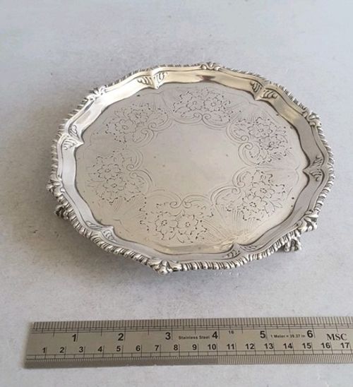 GEORGIAN , ANTIQUE SOLID SILVER SALVER .    R. RUGG.      308 gms.     LON. 1742