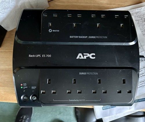 APC BE700G UPS & SURGE PROTECTION - WORKING WITH OLD BATTERY. SEE DESCRIPTION!
