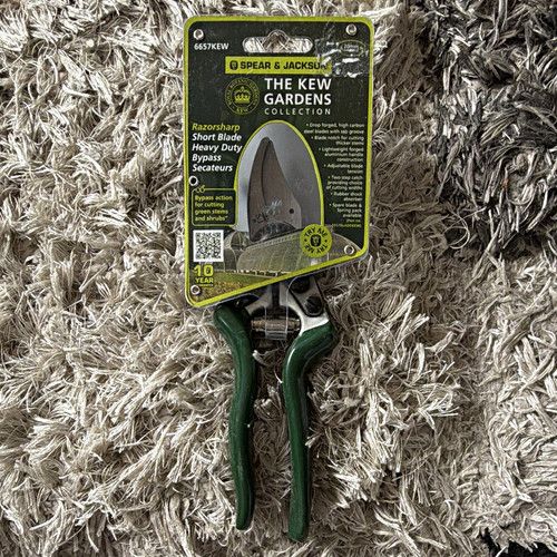 Spear & Jackson Kew Gardens Bypass Secateur Short Blade Carbon Steel Green
