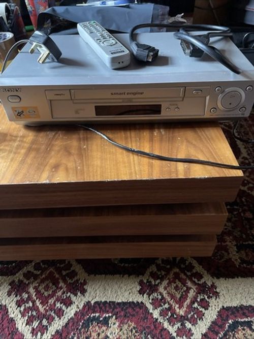 Sony SLV-SE730G Grey VCR Video Cassette Recorder/VHS Player with Remote