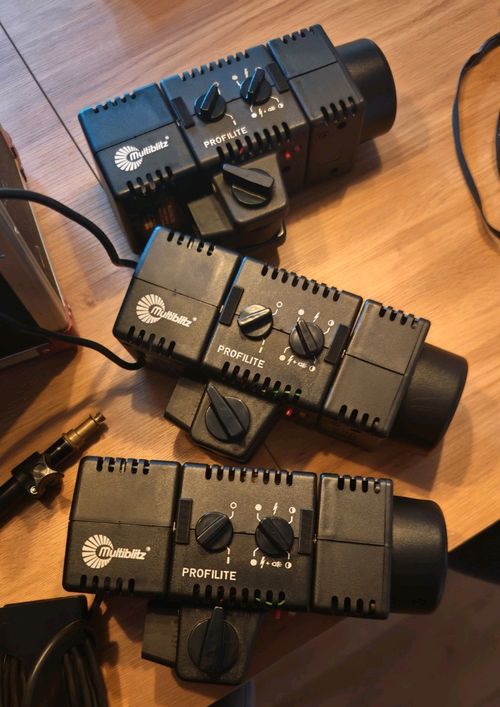 3 Multiblitz D-5000 Profilite Studio Flash Units Flight Case  cables photography — image 2