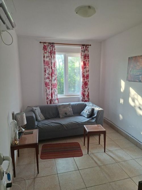Detached 3 bedroom renovated house