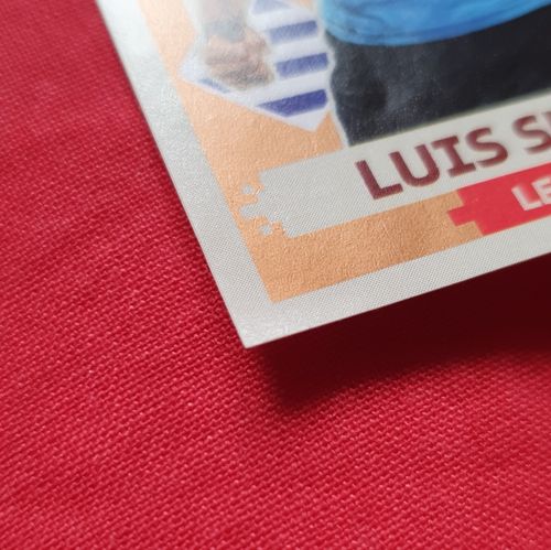 Panini FIFA World Cup Qatar 2022 Extra Sticker Legend Luis Suárez Uruguay BRONZE — image 3