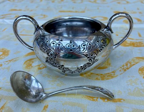 Silver-plated antique teapot set with matching sugar bowl and milk jug — image 9