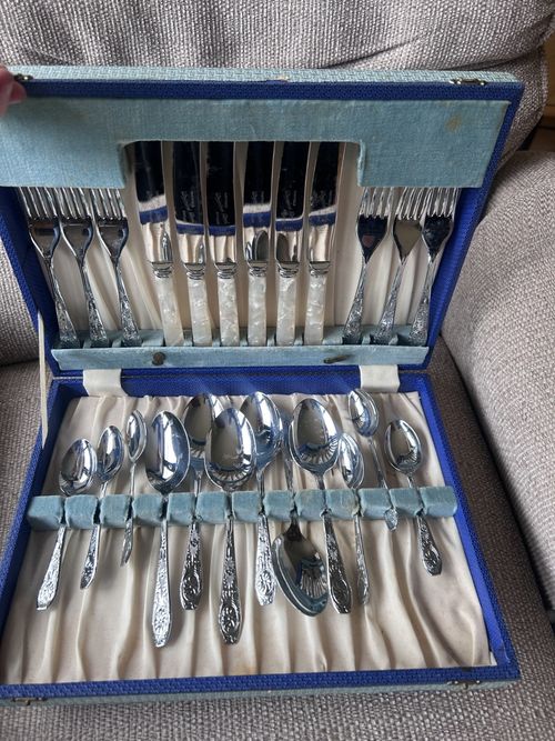 Vintage J Billam Sheffield Cutlery Canteen 6 Place Setting Pearl Handles Boxed — image 1