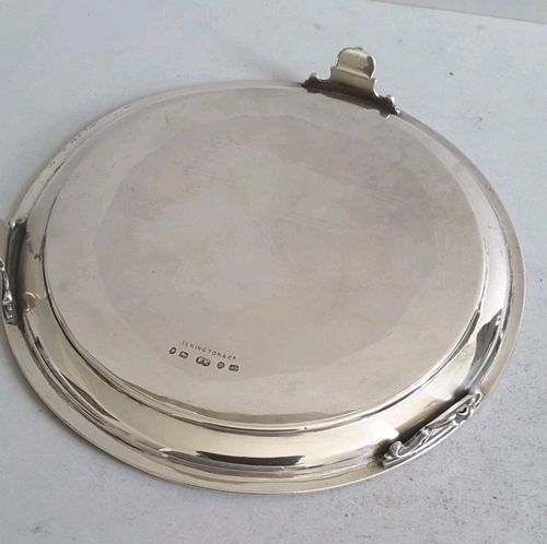 ELKINGTON.  GOOD, CRESTED ANTIQUE SOLID SILVER SALVER / DRINKS TRAY.  BIRM. 1886 — image 8