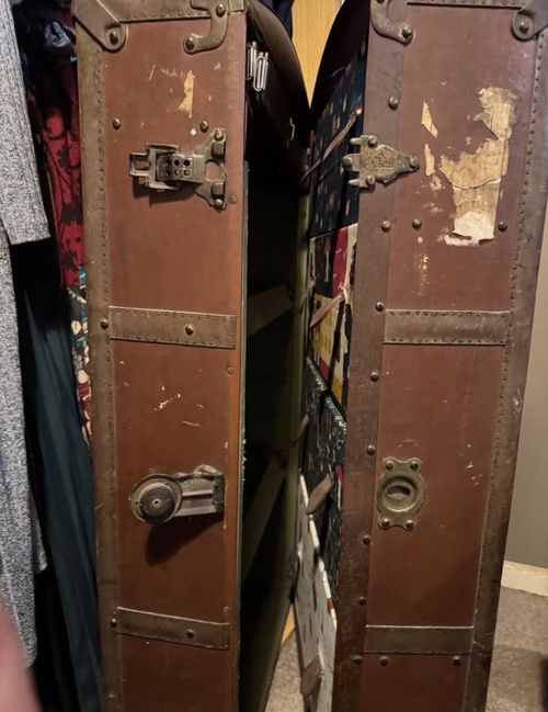 Antique/Vintage Steamer Wardrobe Trunk Large — image 9