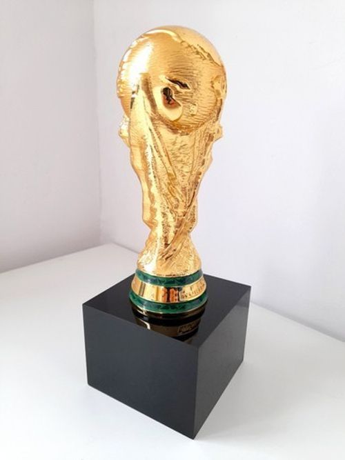 Trophy replica World Cup 2026 big metal with Pedestal (Official Licensed) 20 cm — image 7