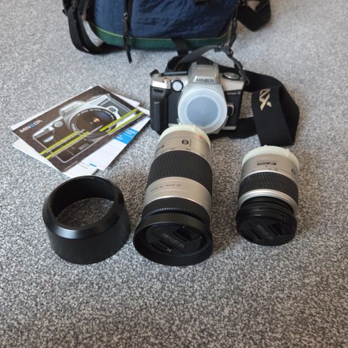 Minolta Dynax 5 Vintage Film Camera Bundle w/ Minolta Lenses + More — image 1