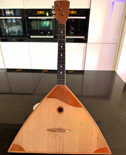 Triangular Wooden Balalaika 3-String Folk Instrument Brown/Beige — image 1