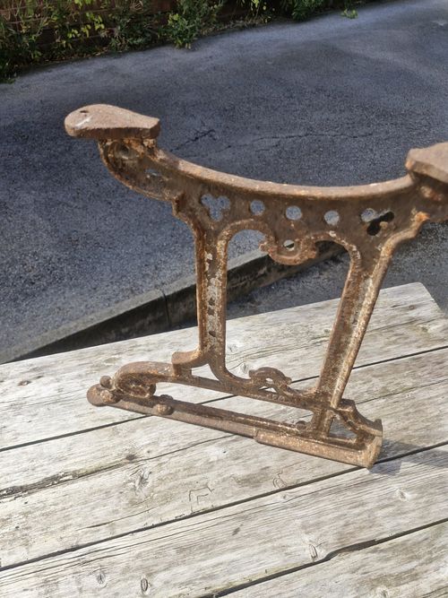 Victorian Cast Iron Cistern Bracket — image 9