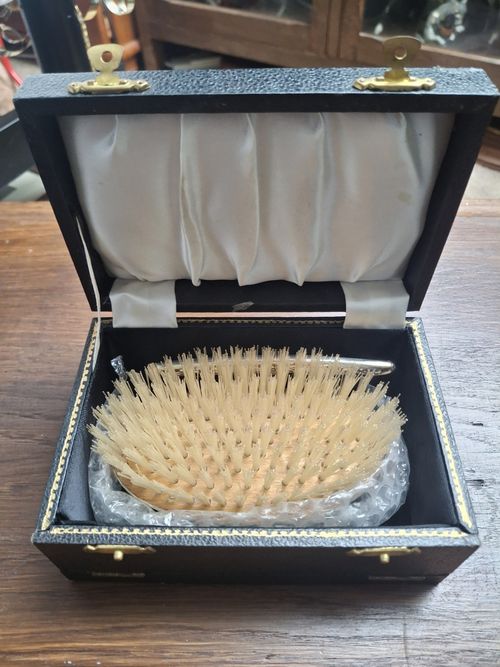 B&Co Solid Silver Ornate Vanity Hairbrush & Comb Set in Fitted Case — image 3