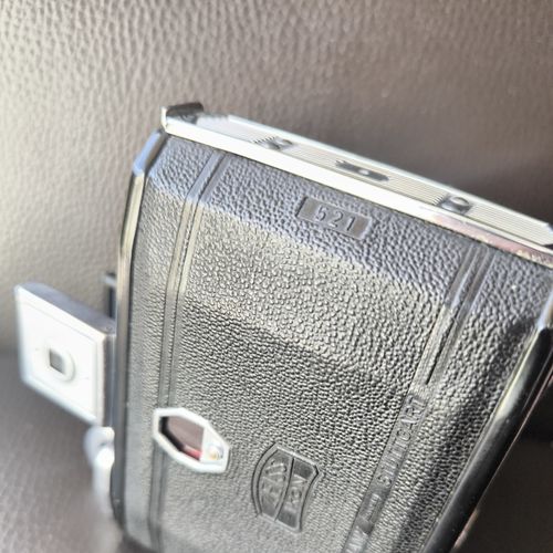 Zeiss Ikon Ikonta 521 Vintage Folding Rollfilm Camera — image 6