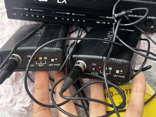 Shure LX4 Wireless Microphone System 2 Receivers 178MHz Bodypack Transmitters — image 14