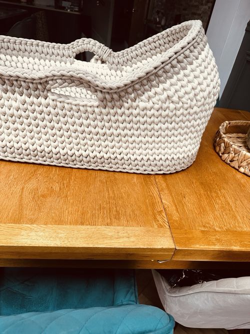 Handmade crochet Moses basket bassinet custom made in any colour 2/3 wk turnarou — image 3