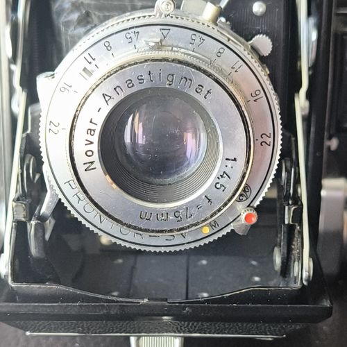 Zeiss Ikon Ikonta 521 Vintage Folding Rollfilm Camera — image 2