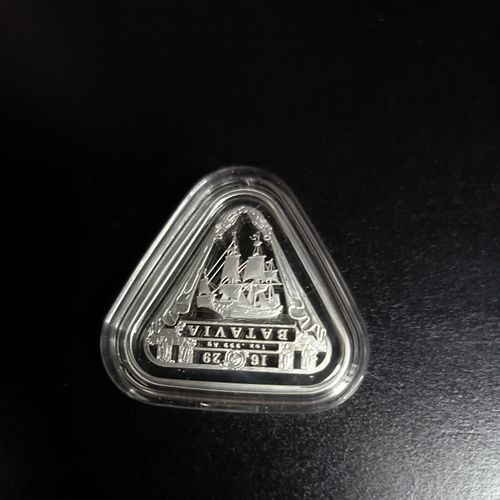 Australia $1 Zeewijk, Batavia, Vergulde Draeck and Zuyt Dorp triangular coins — image 6