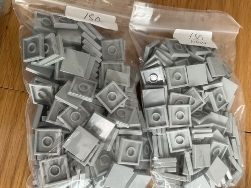 LEGO Grey 2x2 flat tiles x300 Pieces — image 2
