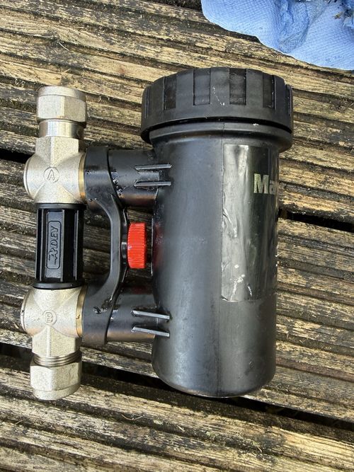 ADEY MagnaClean Professional 2 Magnetic Central Heating Filter Pro2-030198 — image 1