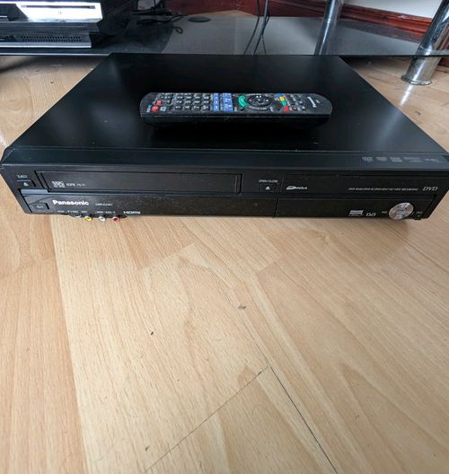 Panasonic DMR-EZ48V DVD Recorder/VCR Combi, Freeview HDMI — image 1