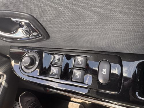 Renault, CLIO, Hatchback, 2015, Semi-Auto, 1197 (cc), 5 doors — image 14
