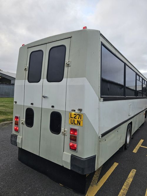 Converted Bus Motorhome, 6 Berths, Off Grid, Fully Set Up. — image 6