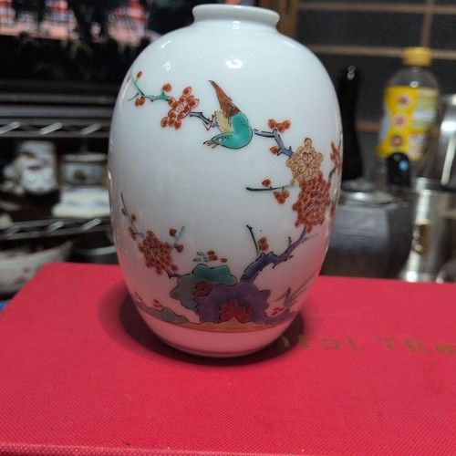 Kakiemon Ware Flower Bird Design Ceramic Vase Pottery