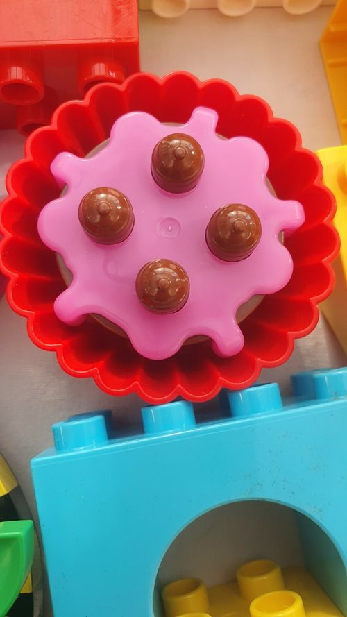 Lego duplo bundle 1kg +2 Figures , 1Car +random bricks !! Read Description!!! — image 9