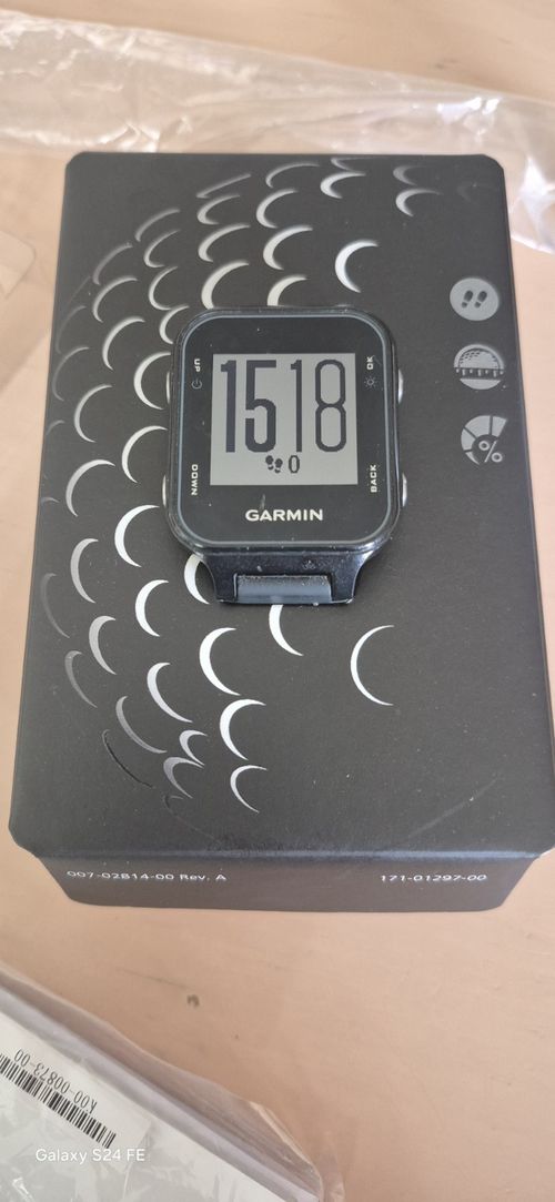 Garmin Approach S20 Golf GPS Watch Black, 40,000 Courses, 15hr Battery — image 2