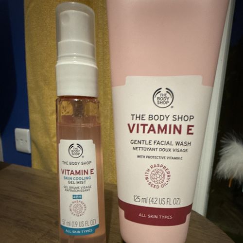The Body Shop Vitamin E Facial Wash 125ml + Cooling Gel Mist 57ml Set — image 2