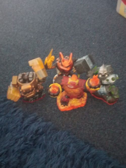 Ps3+2 Ps3 Controllers+3 Skylander Portals+8 Skylander Games And 28 Figures — image 12