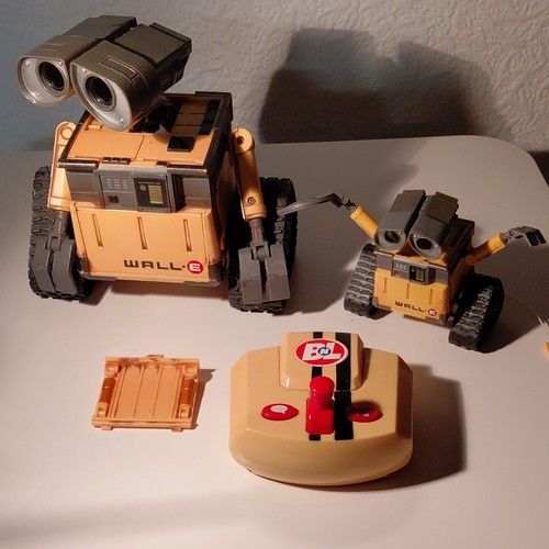 Disney WALL-E Remote Control Robot Toy with Controller WORKING