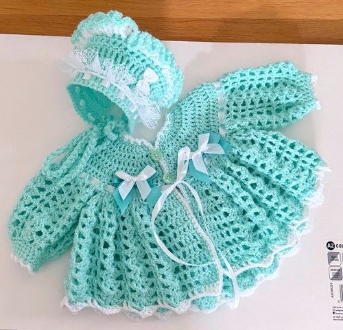 Stunning Hand Crocheted Baby Girl Cardigan And Bonnet 0.3 Months 💚
