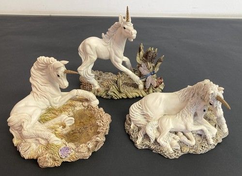 Fables Unicorn Porcelain Figurines Fluster Reflection & Adoration Holland Studio