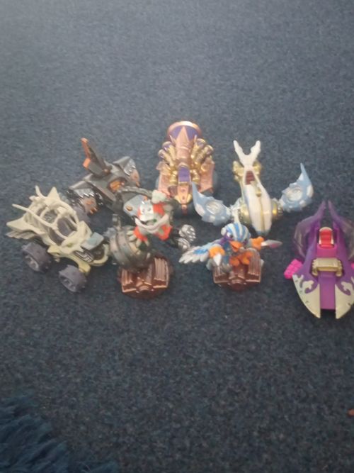 Ps3+2 Ps3 Controllers+3 Skylander Portals+8 Skylander Games And 28 Figures — image 13