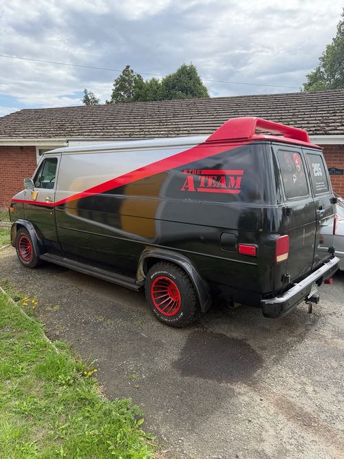 A TEAM VAN G20 Chevy Van 1990 — image 6