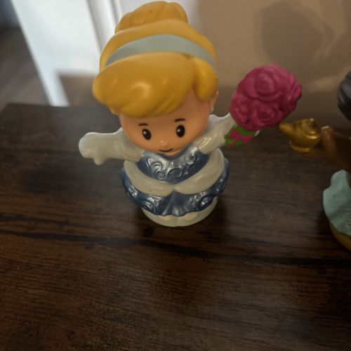 Fisher-Price Little People Princess Carriage Playset with Cinderella & jasmine  — image 4
