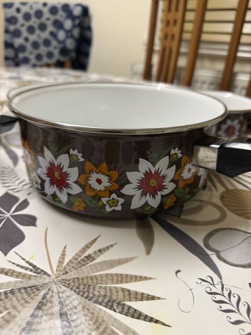 Mayfair Vintage Enamel Saucepan Set  — image 4