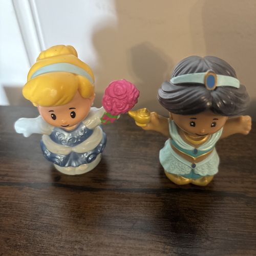 Fisher-Price Little People Princess Carriage Playset with Cinderella & jasmine  — image 2