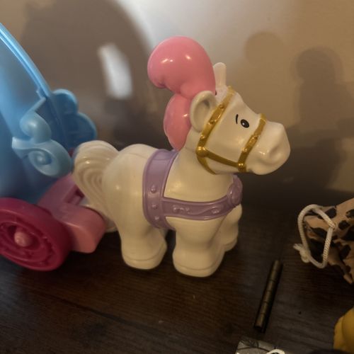 Fisher-Price Little People Princess Carriage Playset with Cinderella & jasmine  — image 9