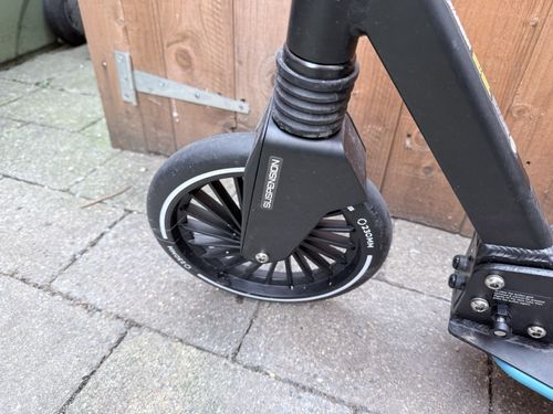 Aero A230L Folding Scooter — image 3