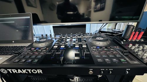 Traktor Kontrol S4 Quad Deck DJ Controller 4-Channel Loop/Sampler Filter Black — image 10
