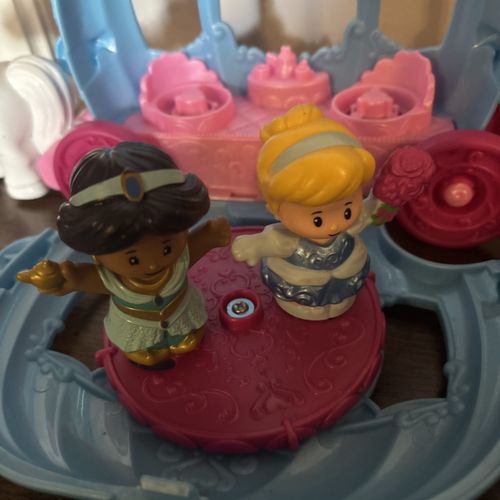 Fisher-Price Little People Princess Carriage Playset with Cinderella & jasmine  — image 12