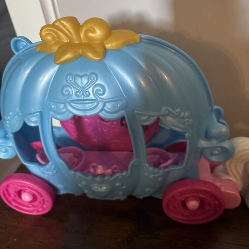Fisher-Price Little People Princess Carriage Playset with Cinderella & jasmine  — image 10