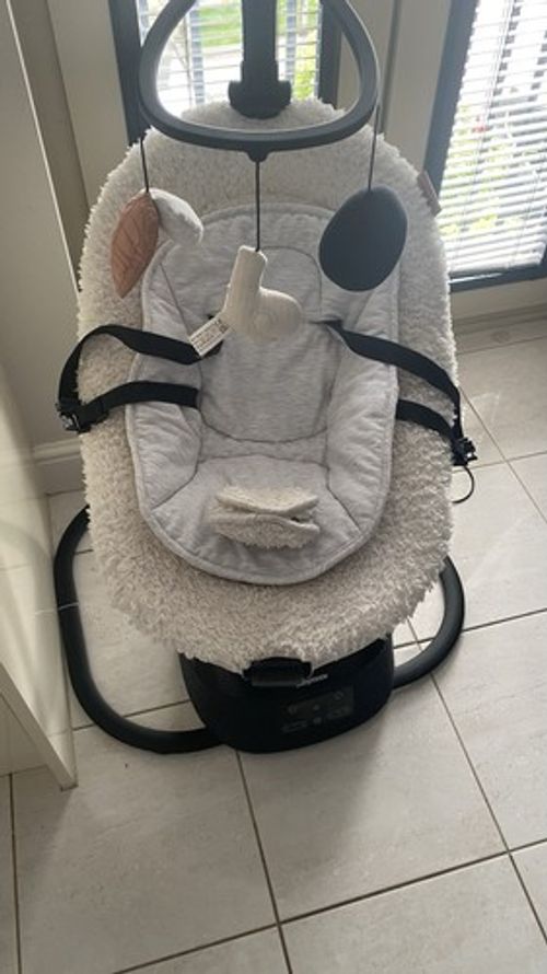 Babymoov Swoon Evolution Baby Electric Swing in White Boucle