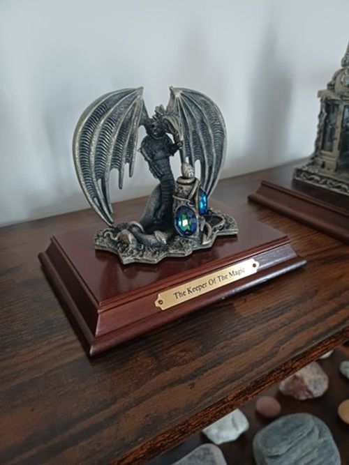 The Keeper of the Magic 3302 Myth and Magic Tudor Mint with Plinth and Box