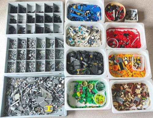 9kg LEGO Bulk Job Lot Bagged By Colour inc Grey and Black Wide Variety of Pieces — image 1