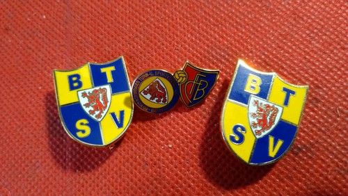 3 X Eintracht Football Club Badges